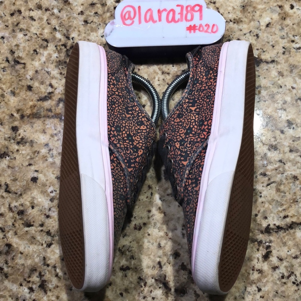Vans - Picture 2 of 8